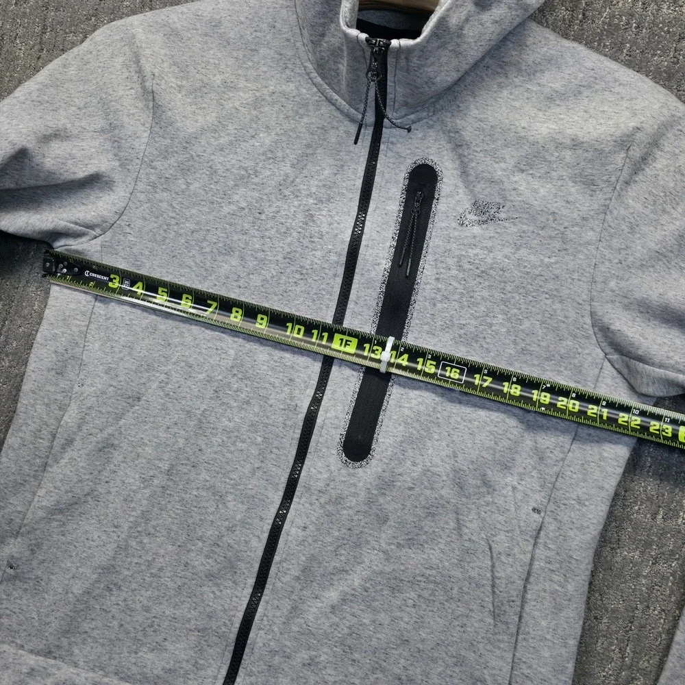 Nike sportswear tech